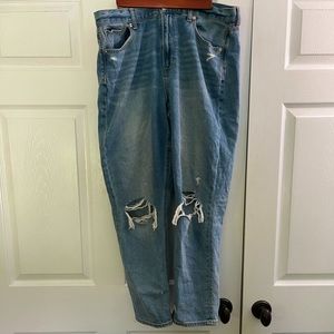American Eagle Mid Rise Mom Jean
